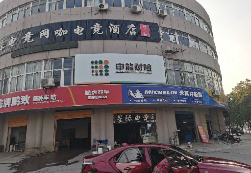 通道发光字招牌安装流程。