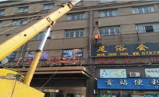 通道安装较高的门店招牌有什么好的方法？
